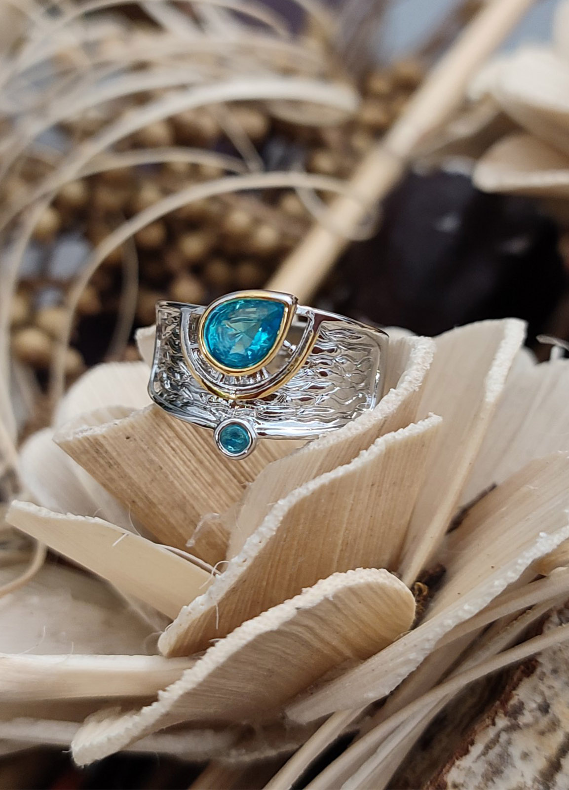 Ring 925 carved with blue stone