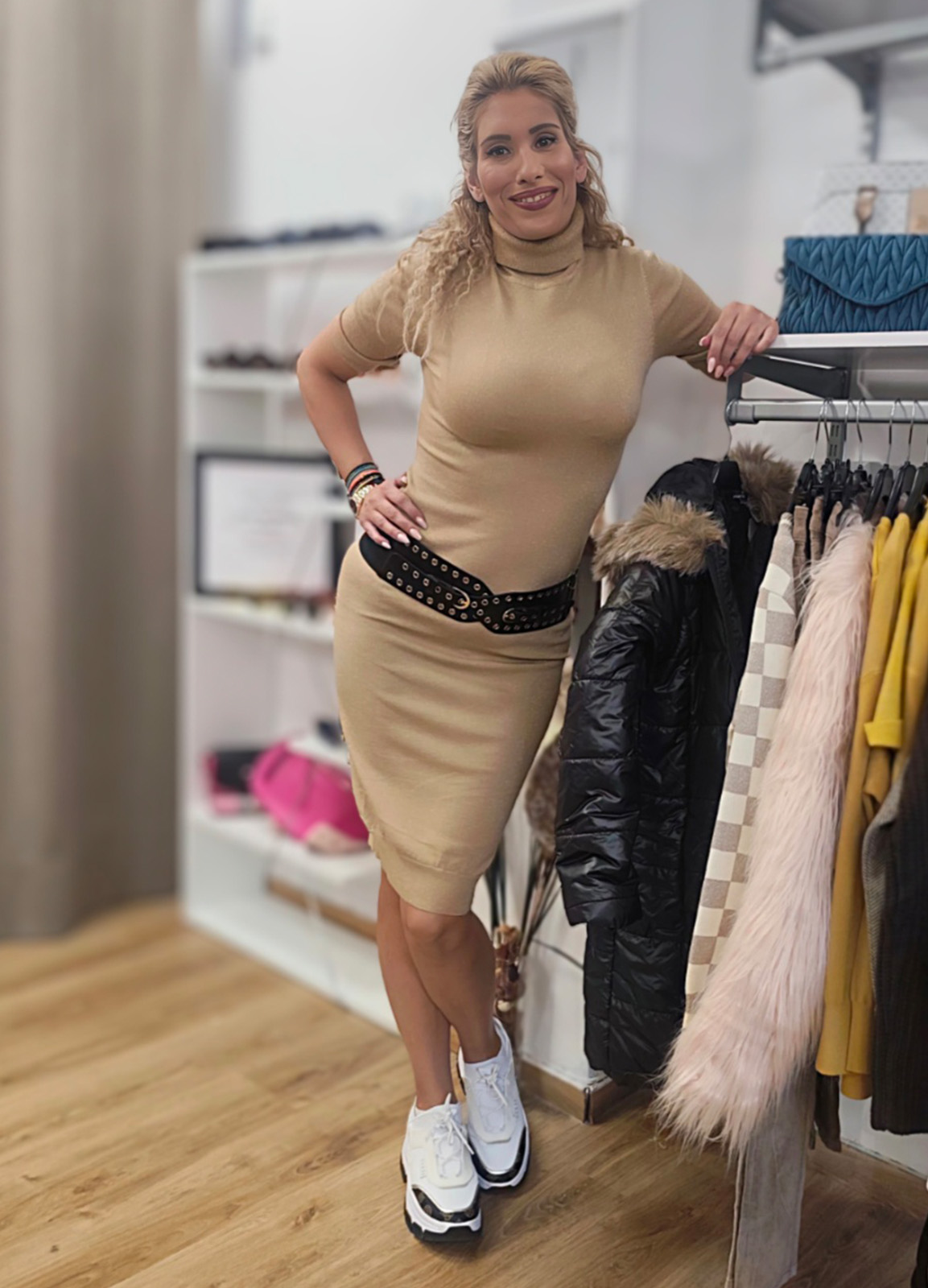 Φόρεμα Πλεκτό με Lurex – Midi, Ζιβάγκο & Κοντό Μανίκι Gold