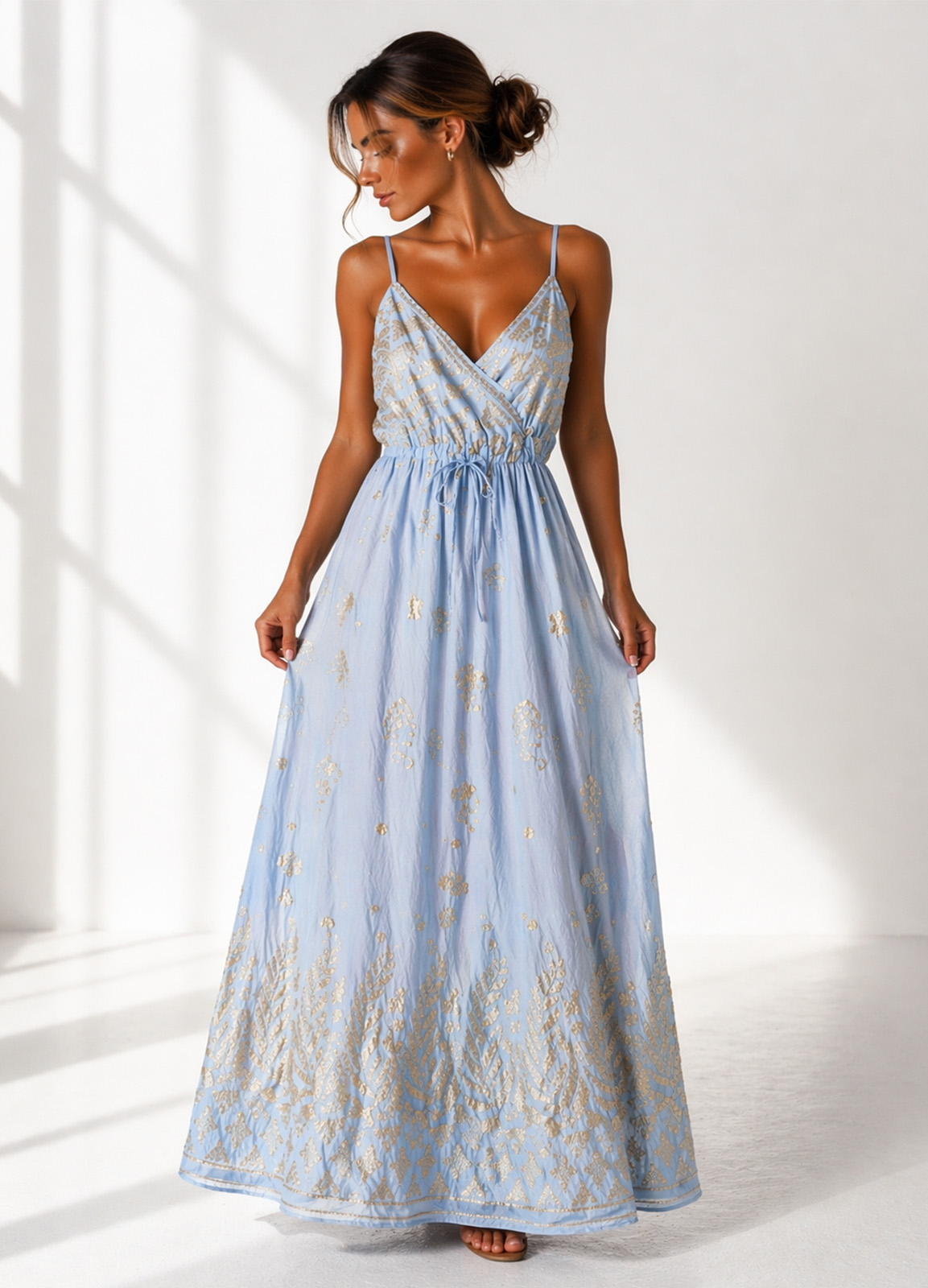 Maxi Φόρεμα με Χρυσό Κέντημα & Λεπτές Τιράντες