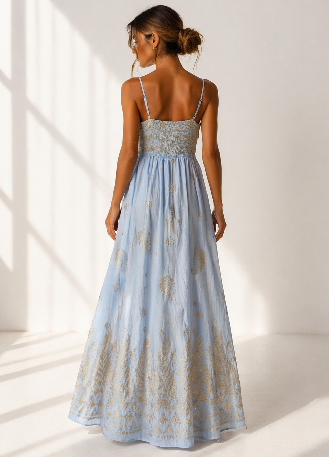 Maxi Φόρεμα με Χρυσό Κέντημα & Λεπτές Τιράντες