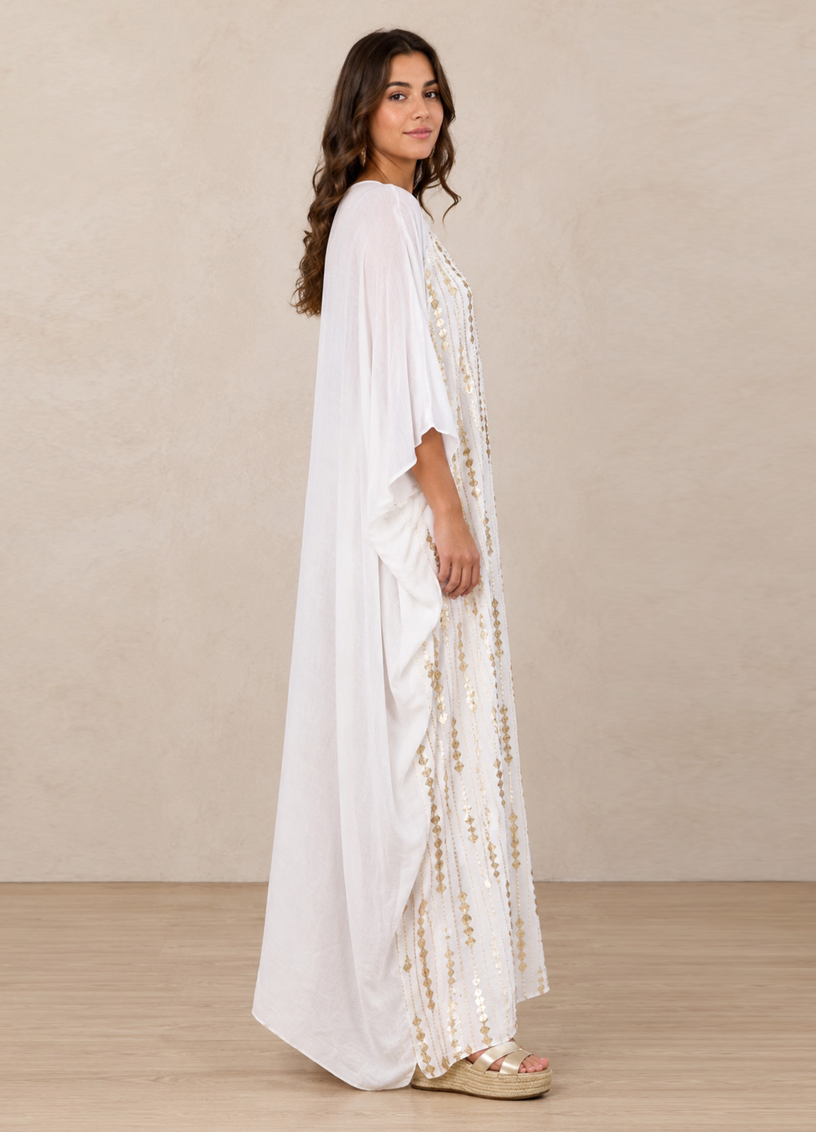 Oversized Maxi Φόρεμα με Χρυσές Παγιέτες & Boho Λεπτομέρειες