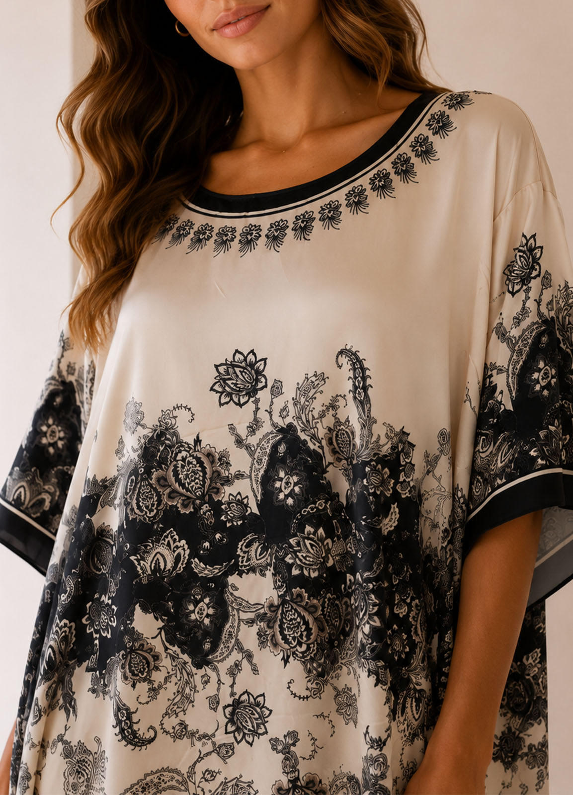Maxi Satin Oversized Φόρεμα με Baroque Print σε Εκρού & Μαύρο