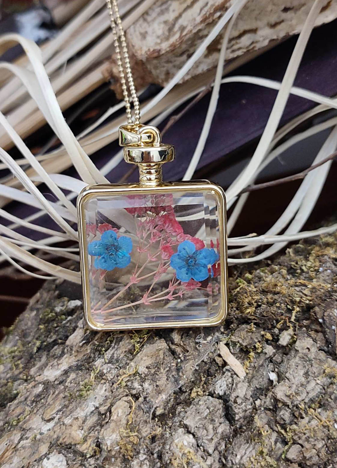 Glass and Flower Necklace Blue
