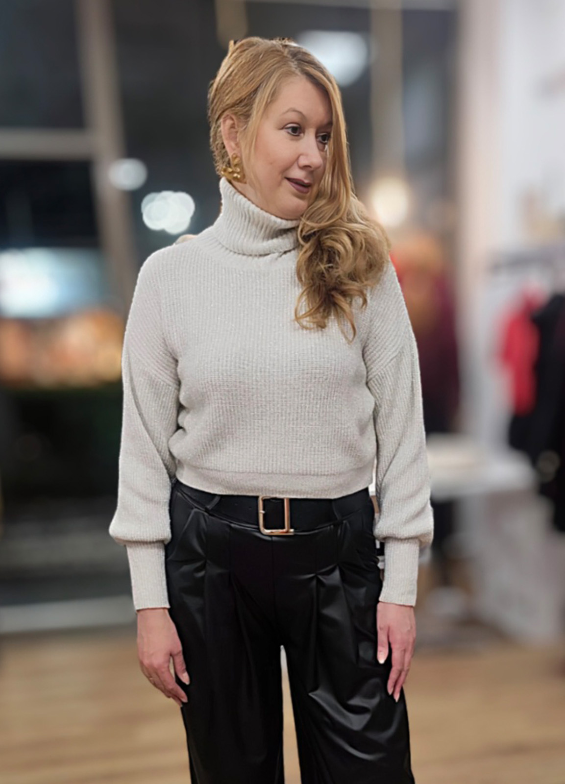 Πλεκτή Crop Μπλούζα Ζιβάγκο με Φαρδύ Μανίκι – Off White με Ασημί Lurex