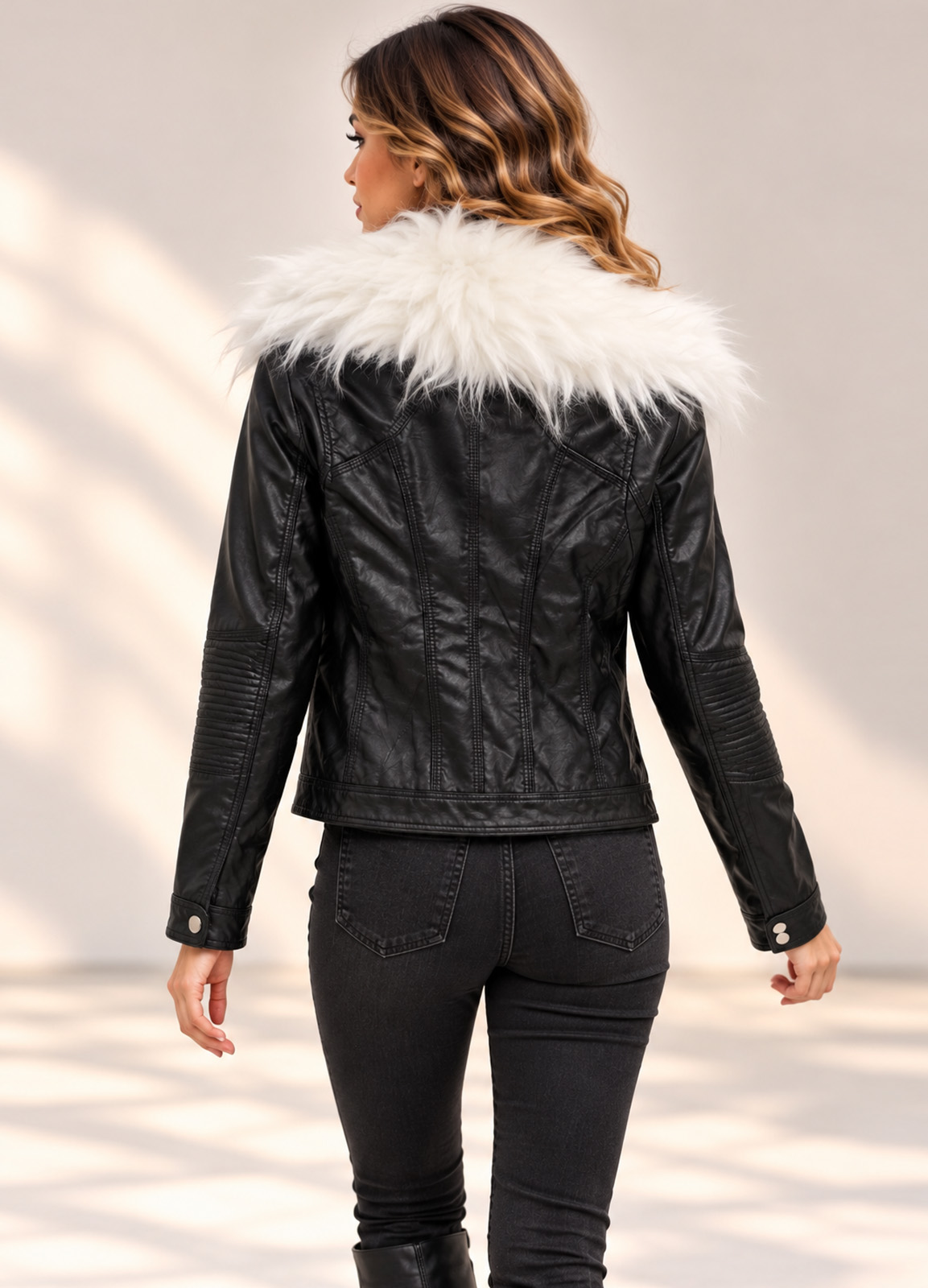 Jacket από Τεχνόδερμα με Αποσπώμενη Λευκή Γούνα