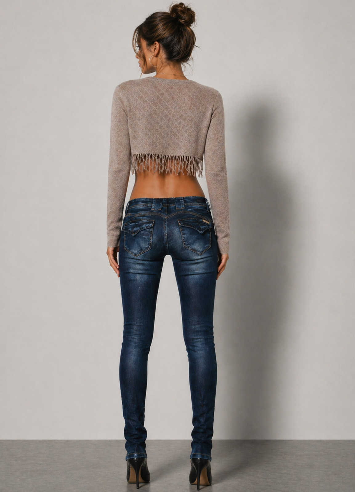 Skinny low-rise τζιν με vintage φθορές