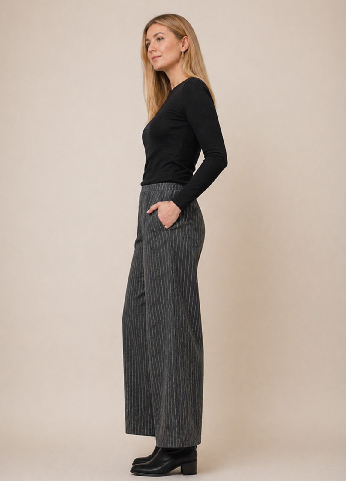 Ελαστικό Γκρι Παντελόνι Με Ασύμμετρη Ρίγα